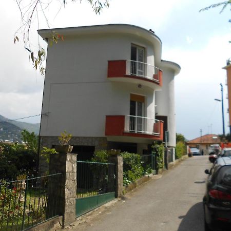 הוילה ראפאלו Il Villino Del Ruscello מראה חיצוני תמונה